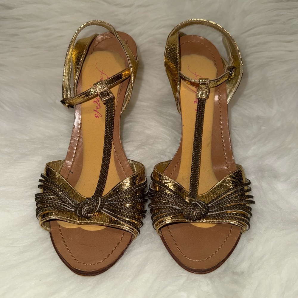 BCBGMaxazria Gold with Chain Accent Heels